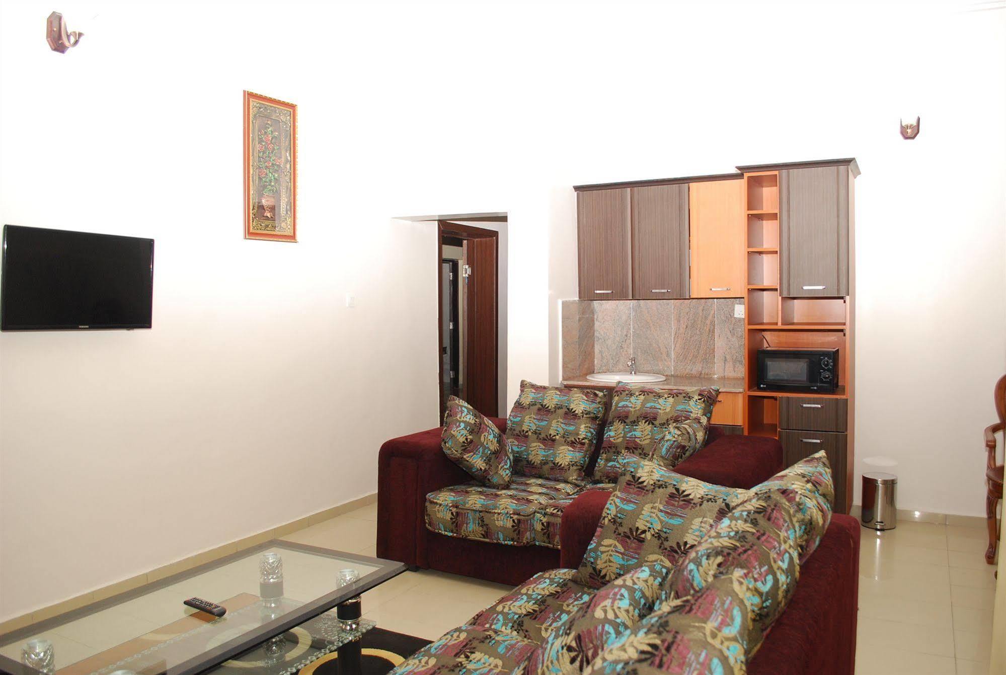 Hemas Hotel Абуджа Екстериор снимка